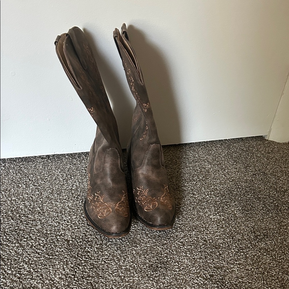Roper Dark Brown Heeled Boots